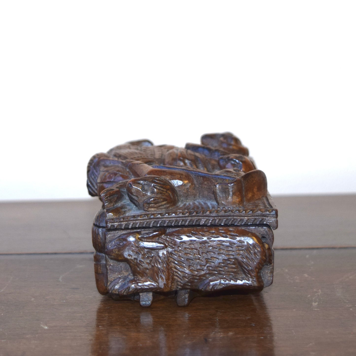 19th century Scottish Blind Jack tobacco box, carved with Tam O’Shanter