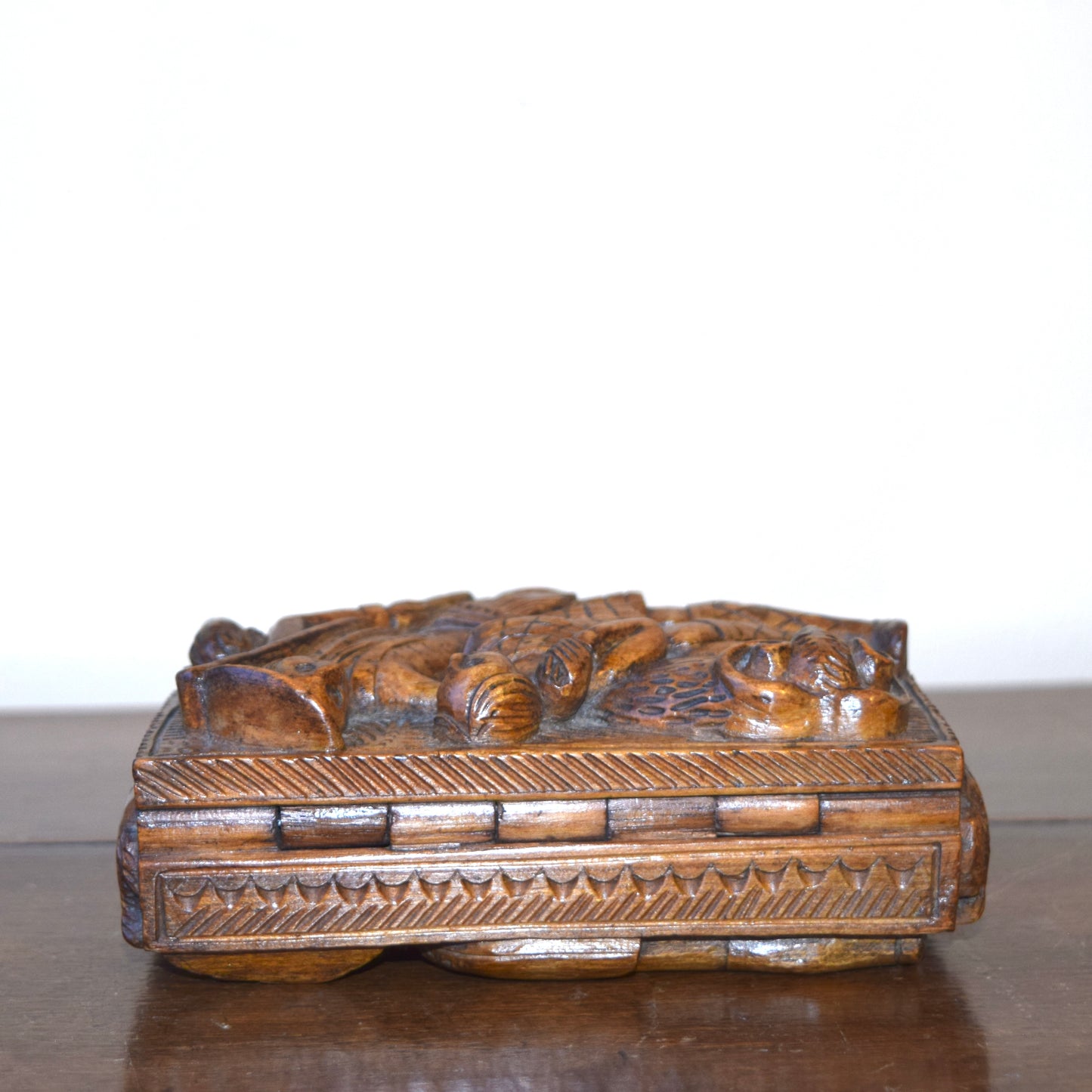 19th century Scottish Blind Jack tobacco box, carved with Tam O’Shanter